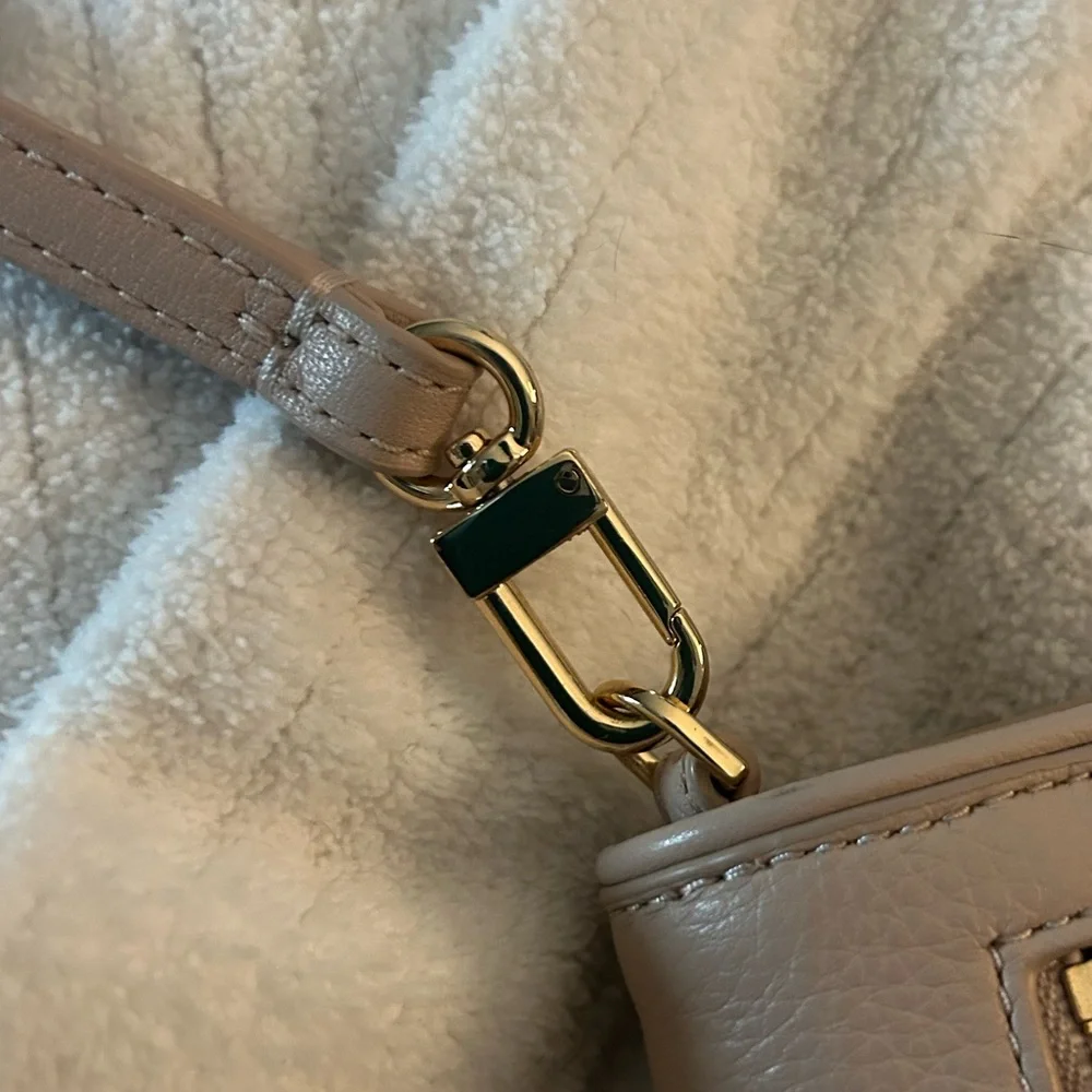 ••EUC Tory Burch Beige Smartphone Pebbled Leather Wallet Gold Tone Hardware - Picture 7 of 9